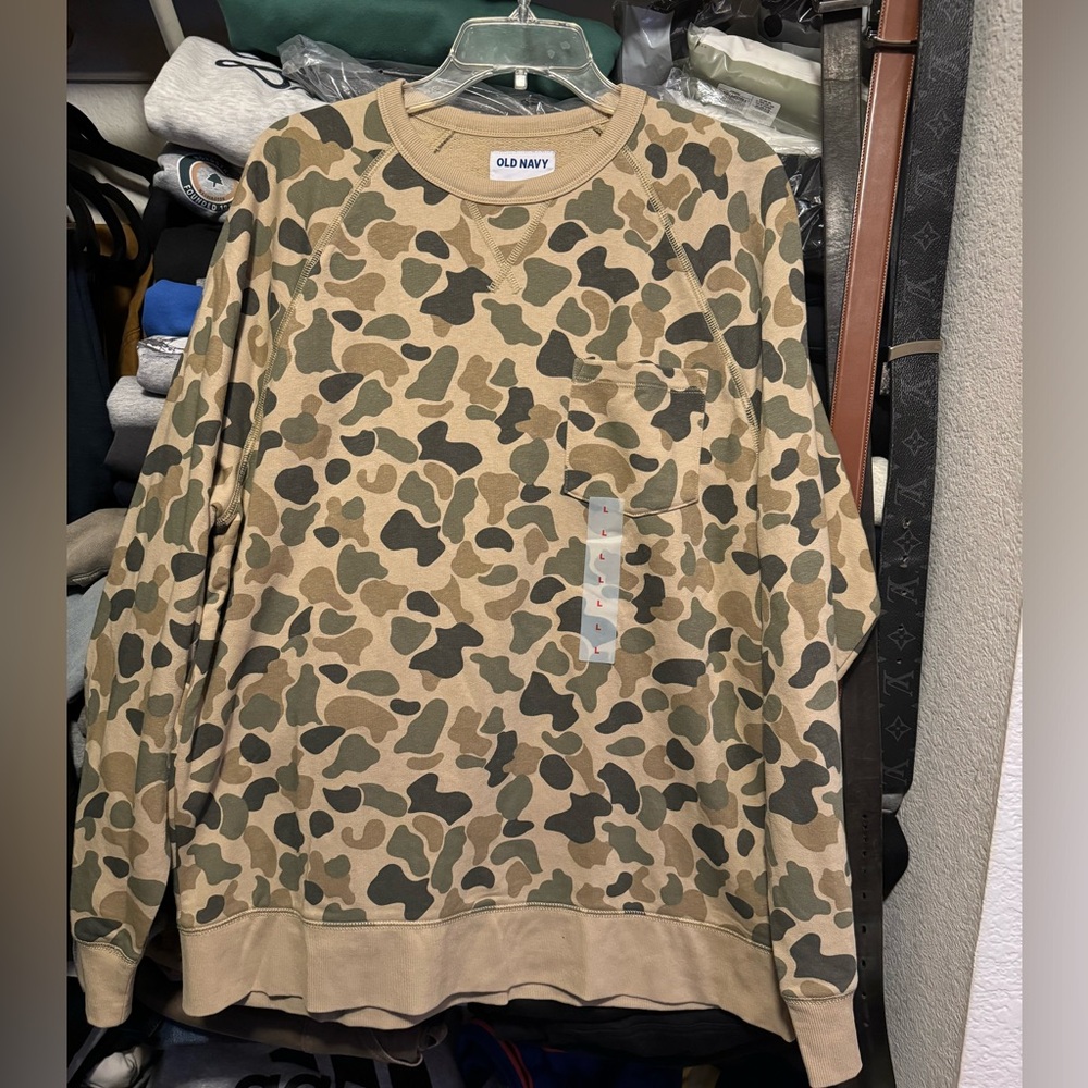 Old navy duck camo large crew neck sweatshirt